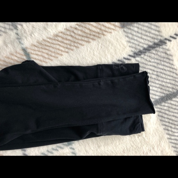 Aritzia xs leggings - Picture 3 of 5